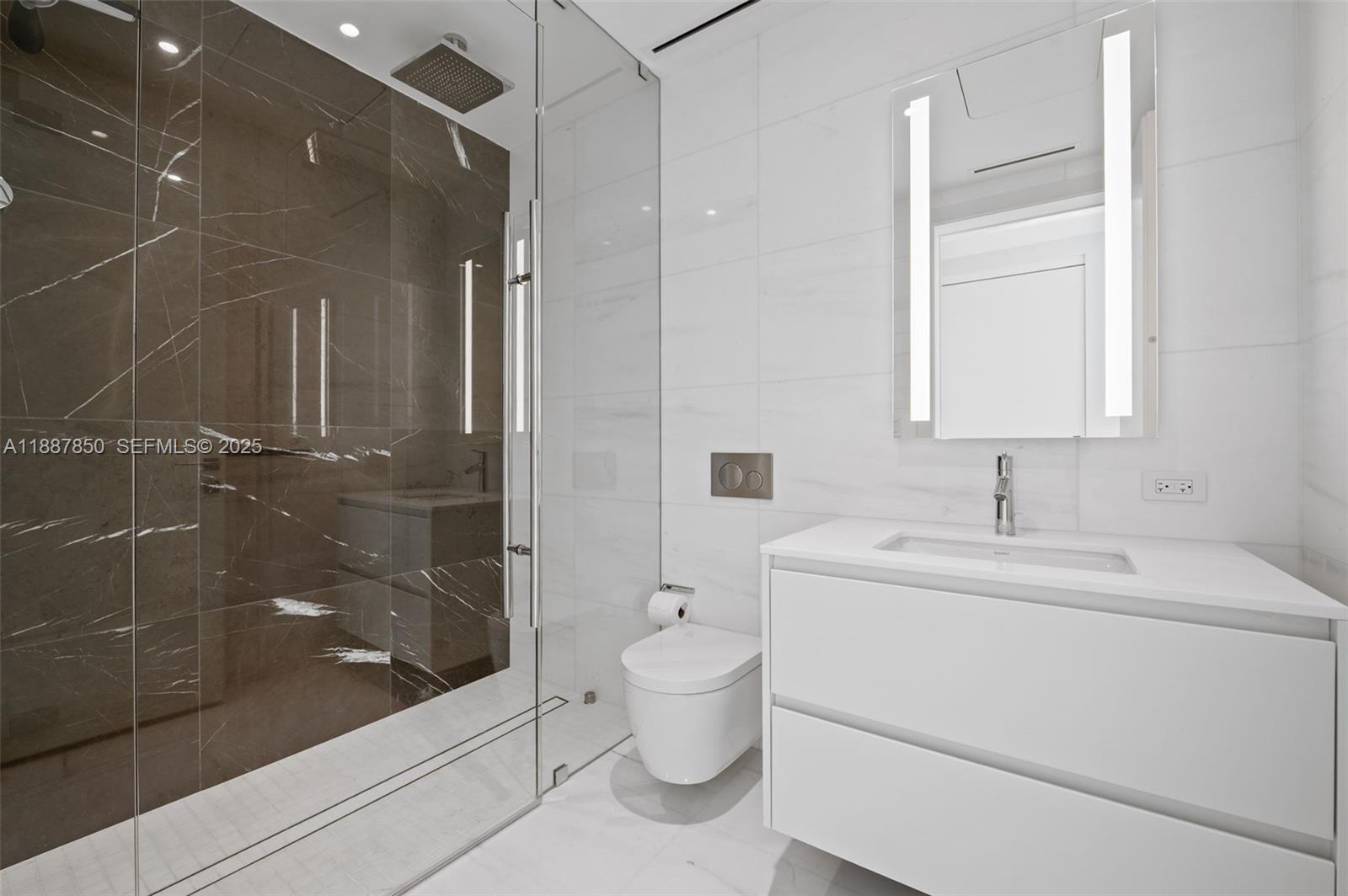300 Biscayne Blvd Way, Unit 3701 Miami, FL 33131 - Photo 21 of 73 Bathroom #2