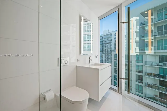 $42,500 | 300 Biscayne Blvd Way, Unit 3701, Miami, FL 33131