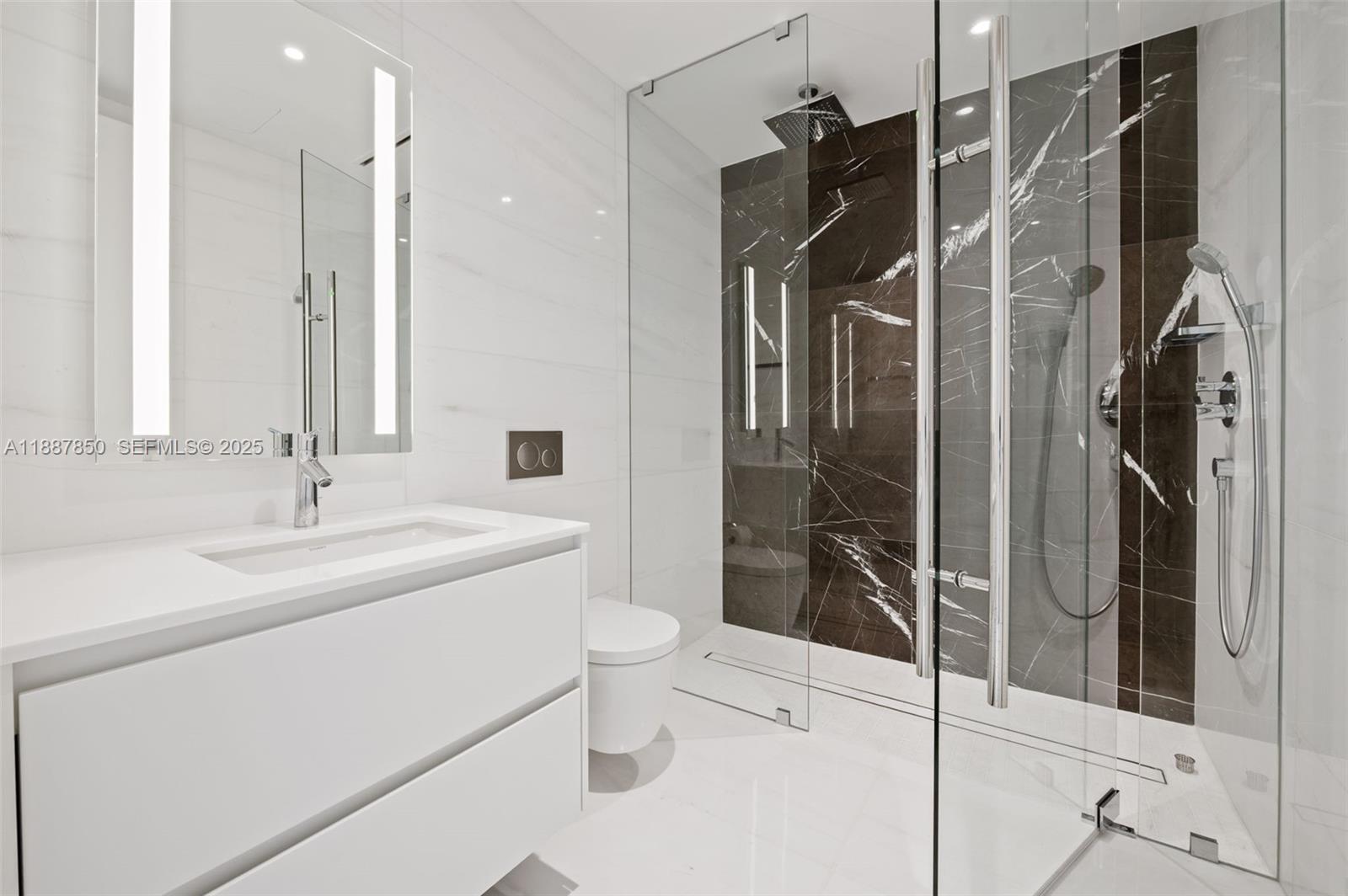 300 Biscayne Blvd Way, Unit 3701 Miami, FL 33131 - Photo 26 of 73 Bathroom #4