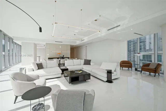 $42,500 | 300 Biscayne Blvd Way, Unit 3701, Miami, FL 33131