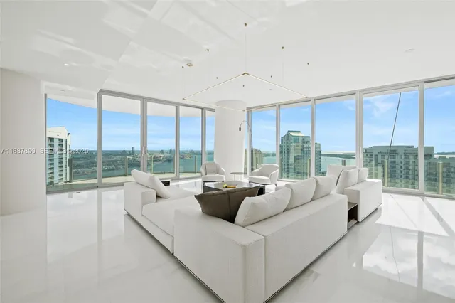 $42,500 | 300 Biscayne Blvd Way, Unit 3701, Miami, FL 33131