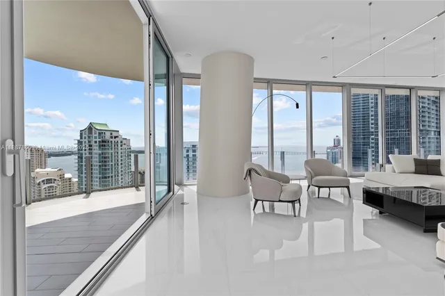 $45,000 | 300 Biscayne Blvd Way, Unit 3701, Miami, FL 33131