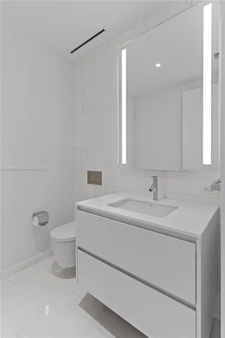 $45,000 | 300 Biscayne Blvd Way, Unit 3701, Miami, FL 33131