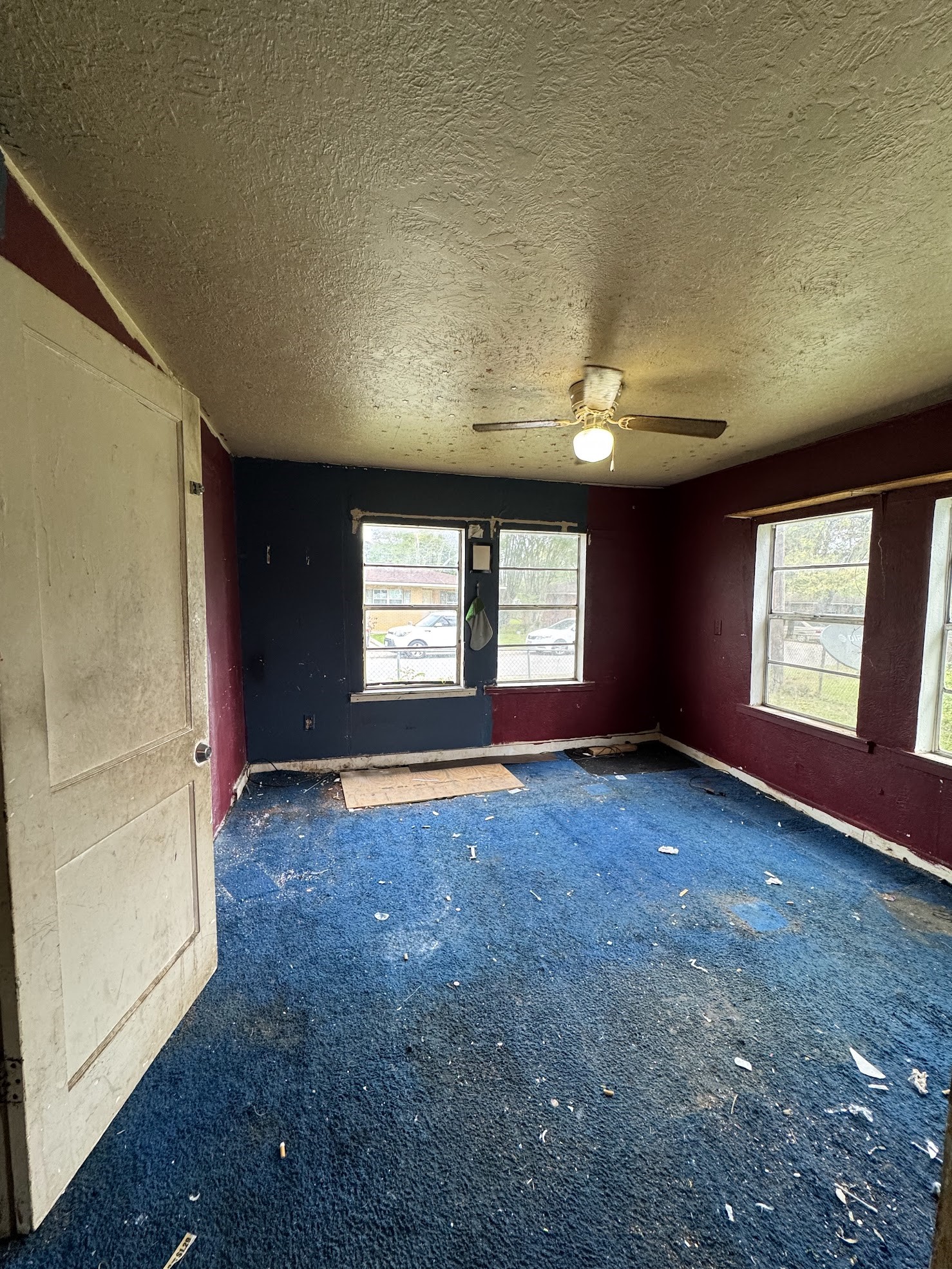 916 Lamar Street Cleveland, TX 77327 - Photo 12 of 18 an empty room with windows