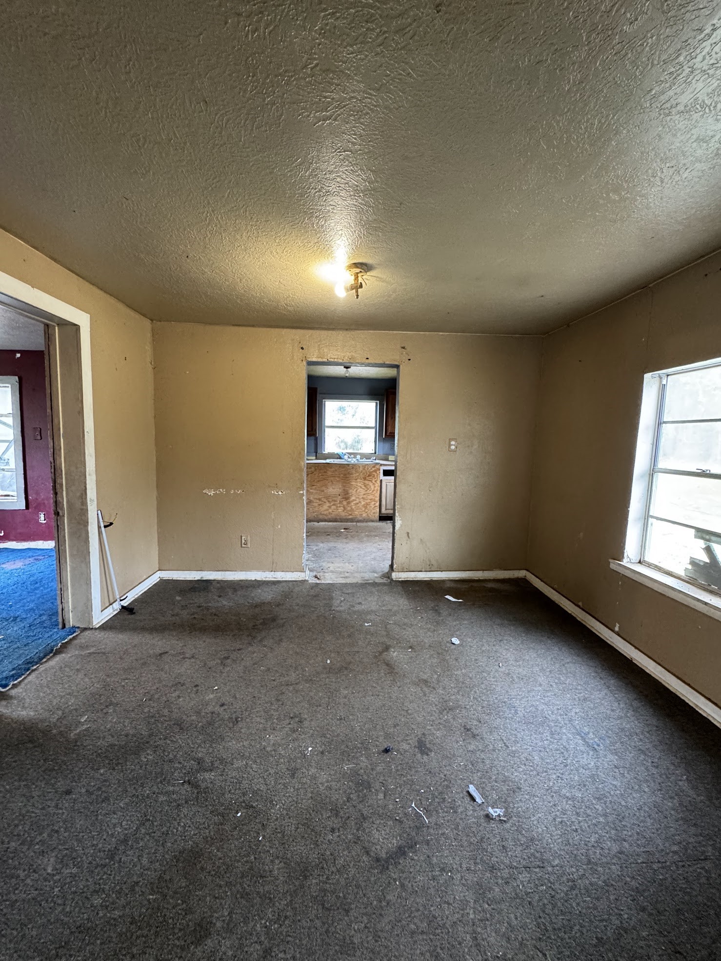 916 Lamar Street Cleveland, TX 77327 - Photo 15 of 18 an empty room with a window