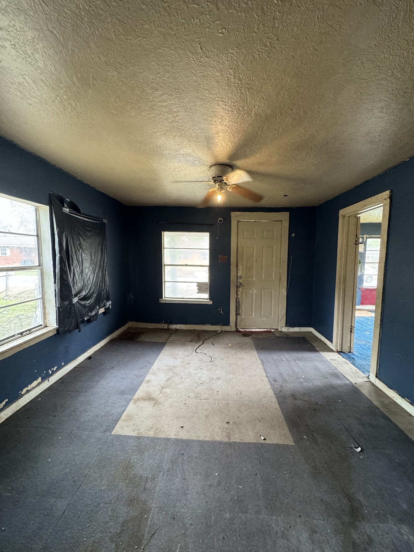 916 Lamar Street Cleveland, TX 77327 - Photo 17 of 18 an empty room with windows