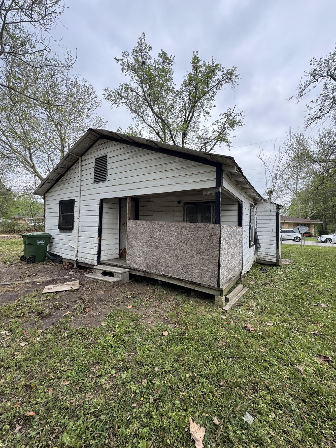 916 Lamar Street Cleveland, TX 77327 - Photo 2 of 18 a view of a house with a yard