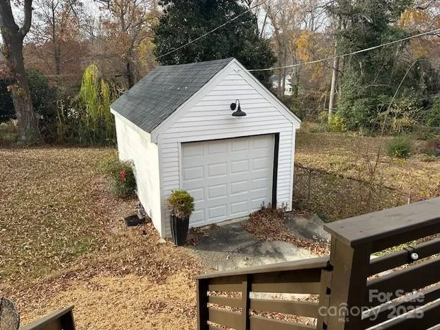 a view of a backyard of the house