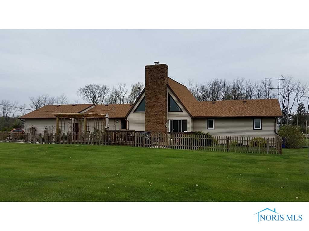 23290 Flory Road Defiance, OH 43512 - Photo 6 of 17 Exterior Back.