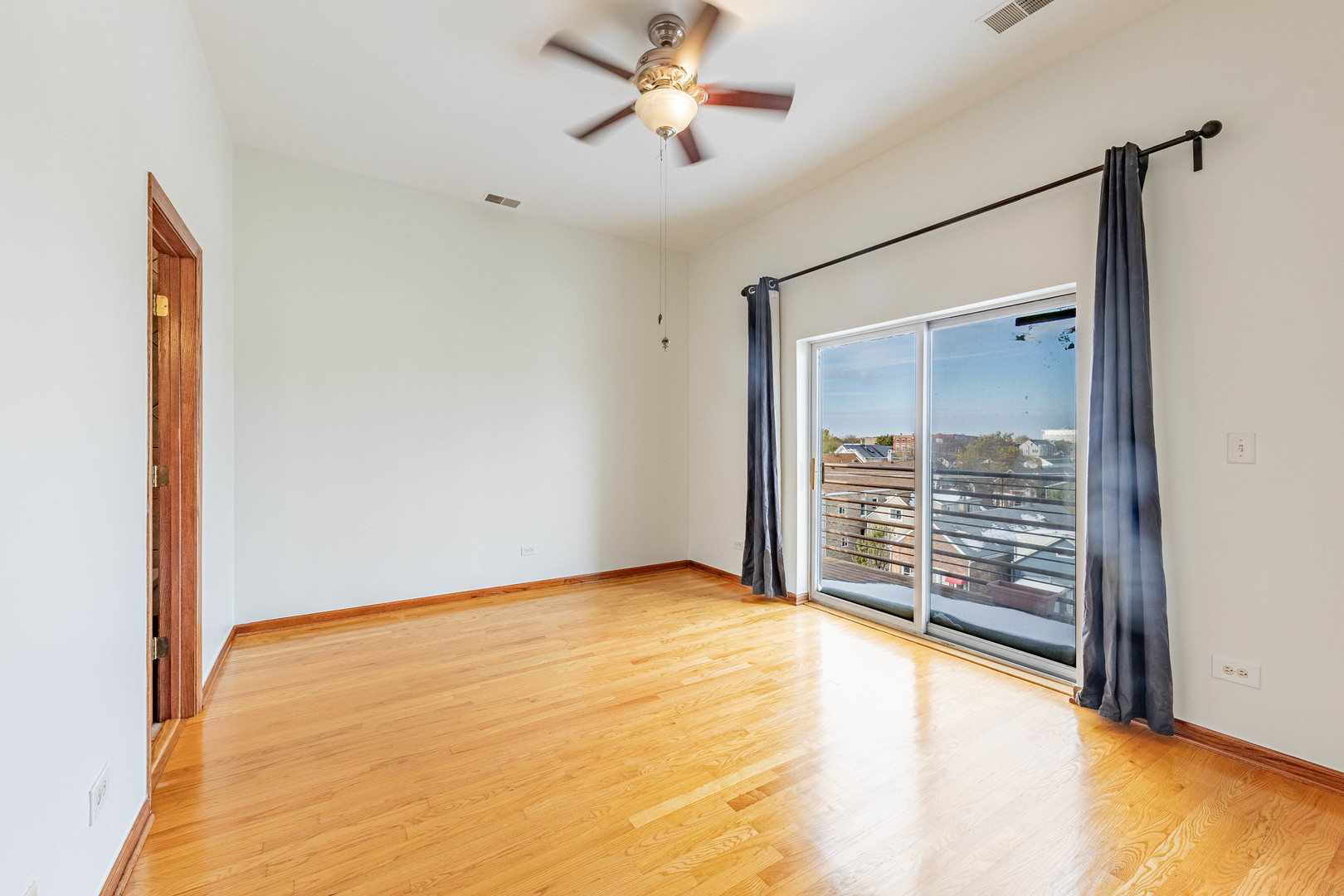 1918 West Cermak Road, Unit 4 Chicago, IL 60608 - Photo 12 of 34 Gallery Image 12