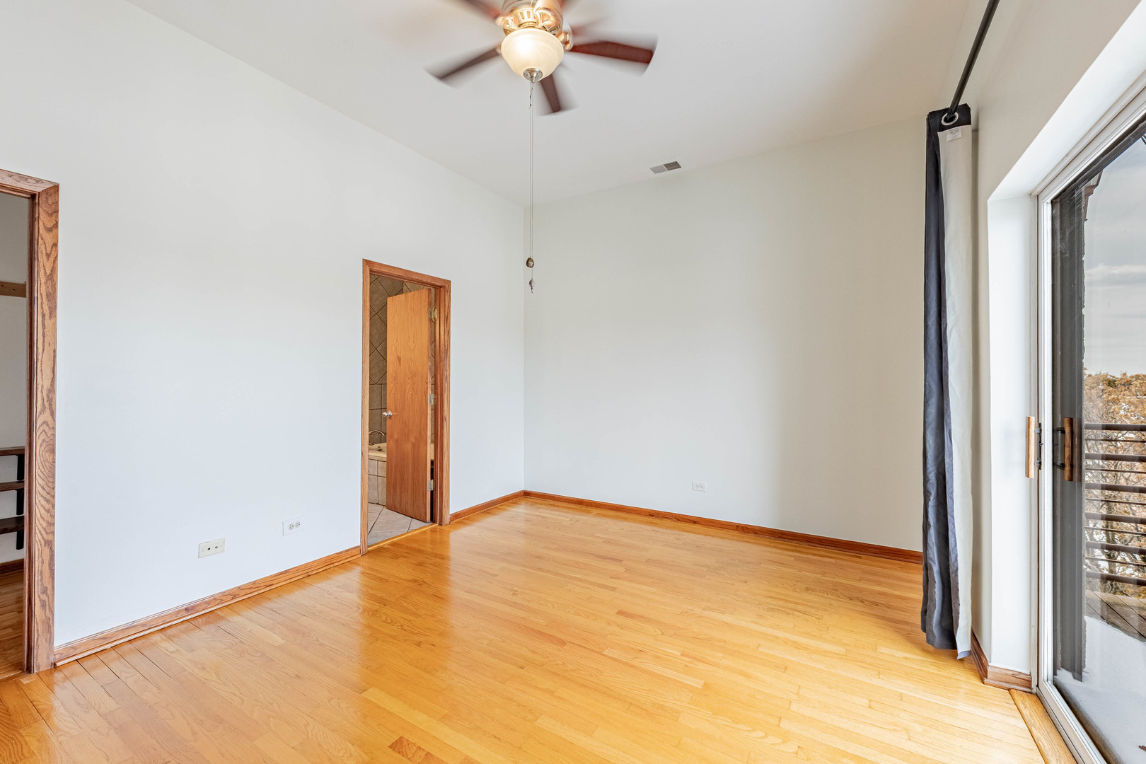 1918 West Cermak Road, Unit 4 Chicago, IL 60608 - Photo 13 of 34 Gallery Image 13