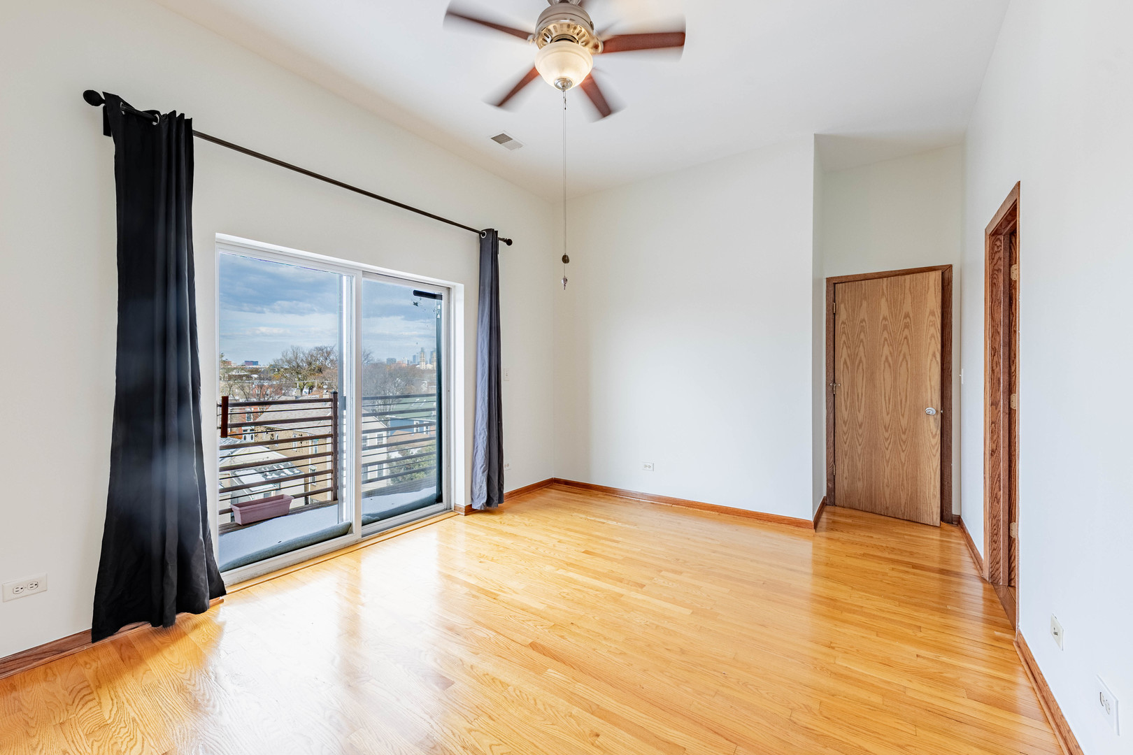 1918 West Cermak Road, Unit 4 Chicago, IL 60608 - Photo 14 of 34 Gallery Image 14