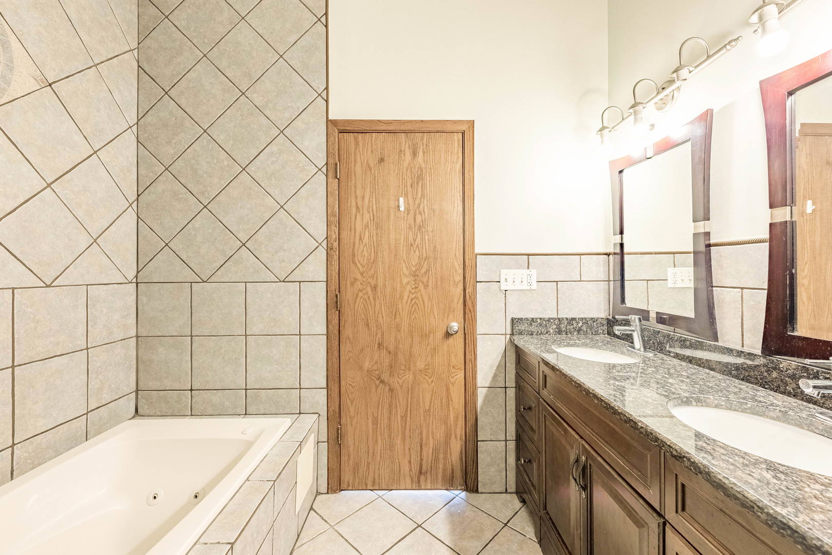 1918 West Cermak Road, Unit 4 Chicago, IL 60608 - Photo 16 of 34 Gallery Image 16