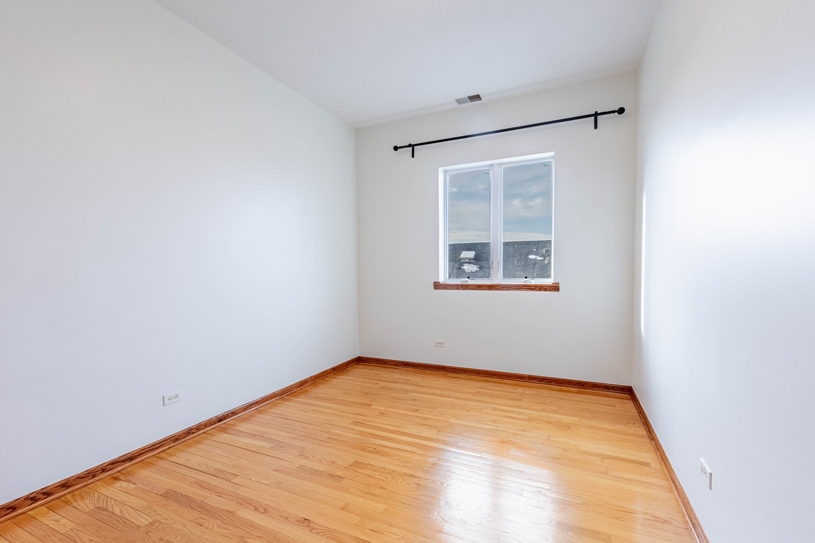 1918 West Cermak Road, Unit 4 Chicago, IL 60608 - Photo 22 of 34 Gallery Image 22