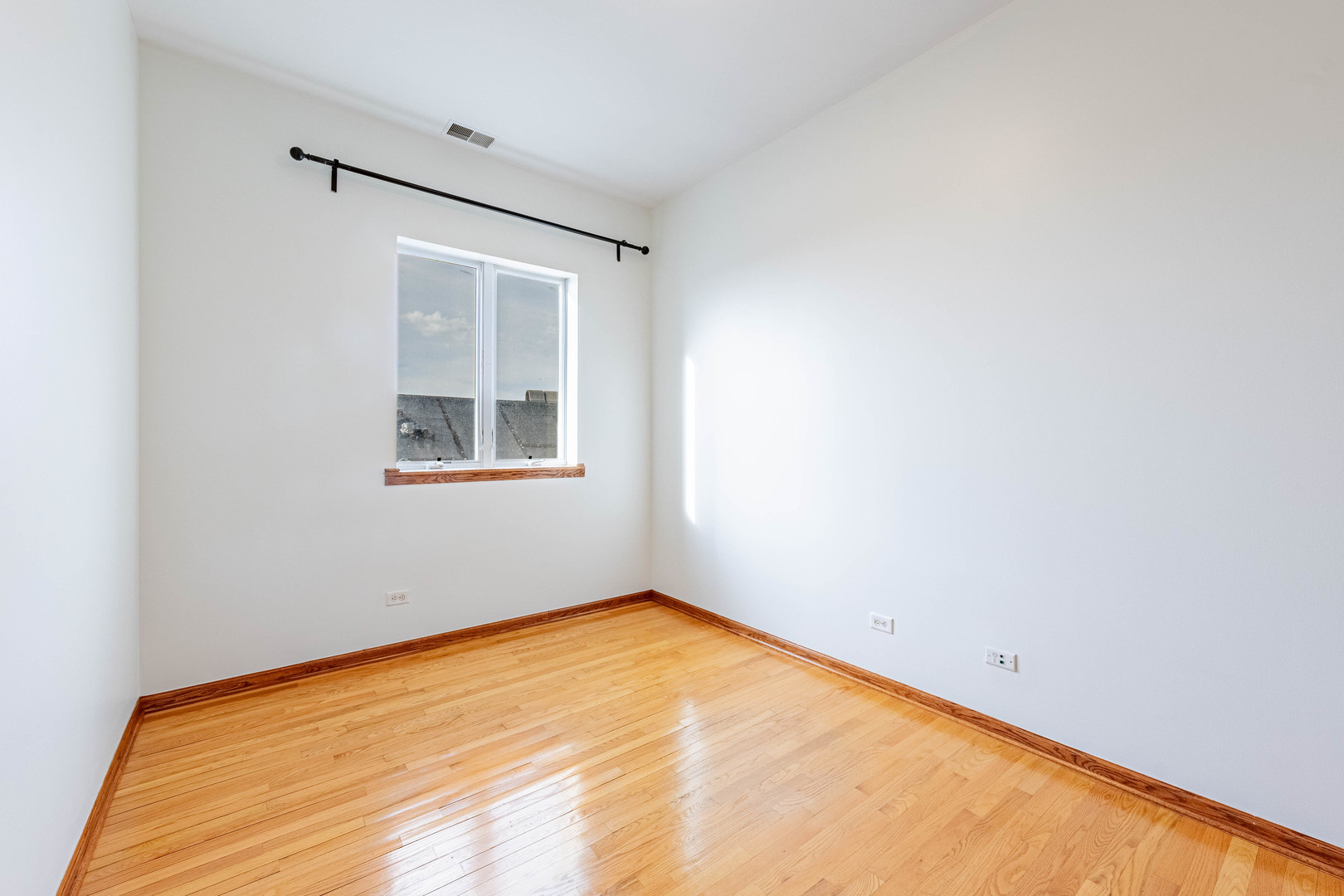 1918 West Cermak Road, Unit 4 Chicago, IL 60608 - Photo 23 of 34 Gallery Image 23