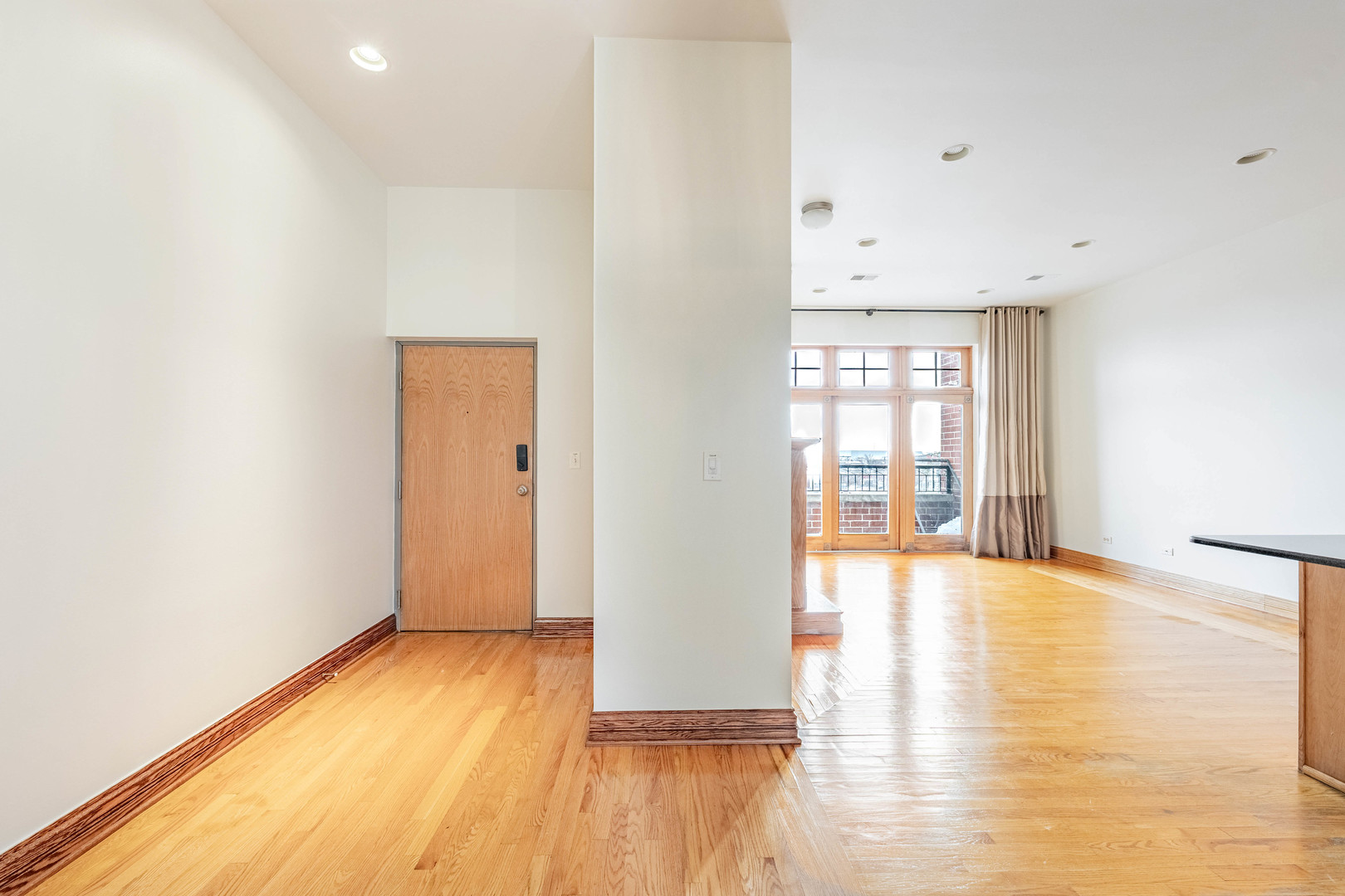 1918 West Cermak Road, Unit 4 Chicago, IL 60608 - Photo 3 of 34 Gallery Image 3