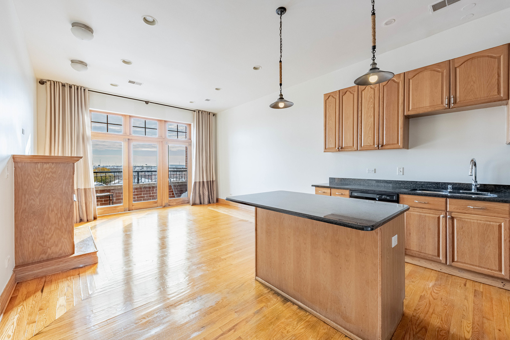 1918 West Cermak Road, Unit 4 Chicago, IL 60608 - Photo 6 of 34 Gallery Image 6