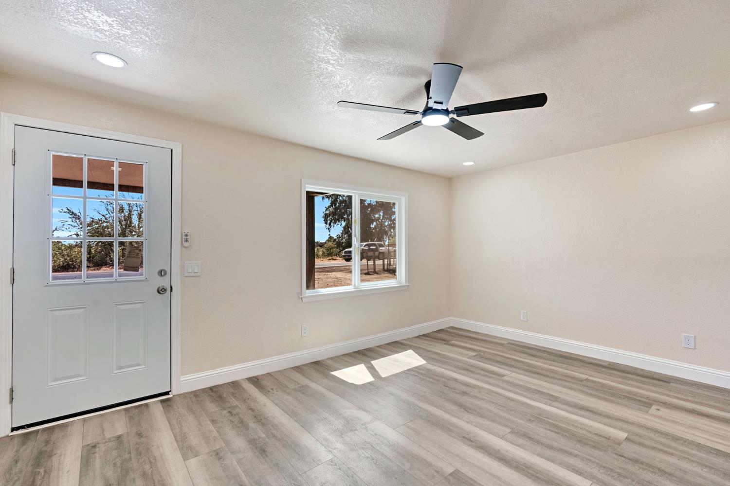 15760 Raymond Road Madera, CA 93638 - Photo 6 of 25 Gallery Image 6