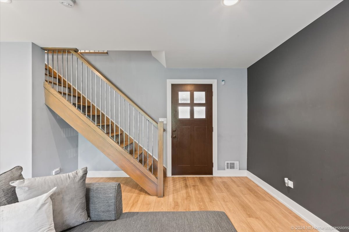 7 Cour Versaille Palos Hills, IL 60465 - Photo 5 of 20 a view of an entryway with wooden floor