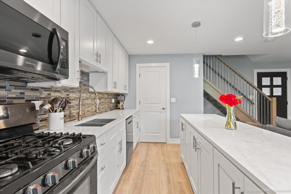 7 Cour Versaille Palos Hills, IL 60465 - Photo 10 of 20 a kitchen with granite countertop a sink stove and cabinets