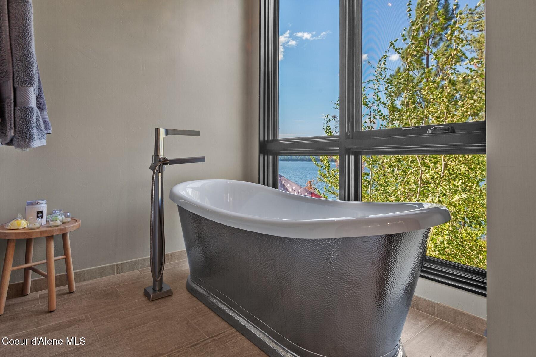 20890 South Inspiration Trail Harrison, ID 83833 - Photo 24 of 68 Luxurious Hammered Platinum Tub