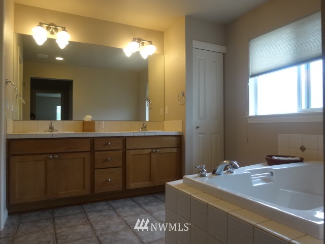 5515 Northeast 2nd Court Renton, WA 98059 - Photo 14 of 20 Gallery Image 14