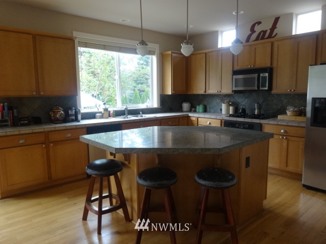 5515 Northeast 2nd Court Renton, WA 98059 - Photo 3 of 20 Gallery Image 3