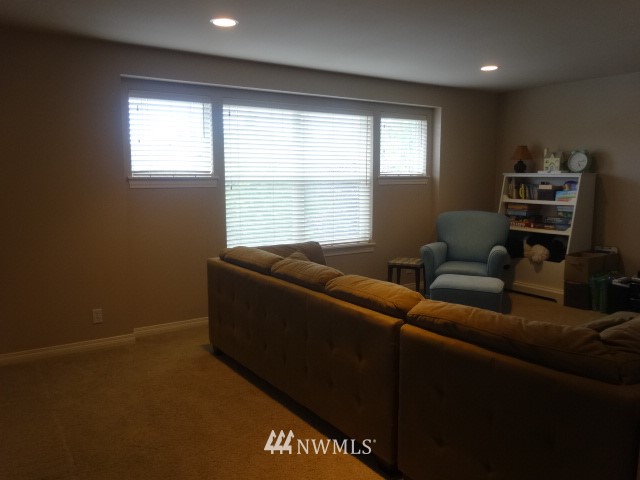 5515 Northeast 2nd Court Renton, WA 98059 - Photo 8 of 20 Gallery Image 8