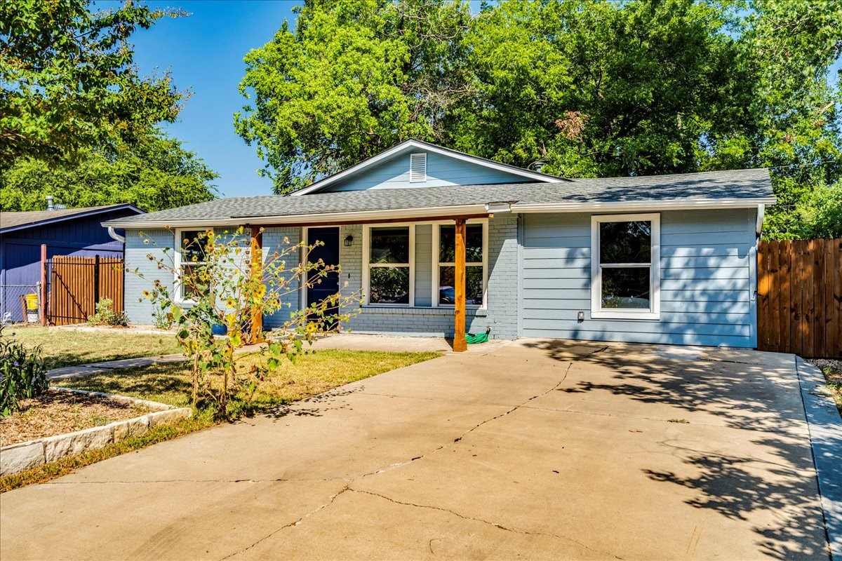 1120 Spur Street Austin, TX 78721 - Photo 2 of 31