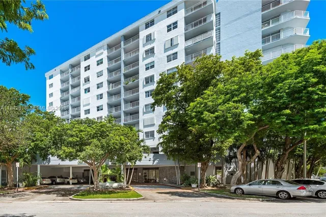 $2,500 | 6900 Bay Drive, Unit 6D, Miami Beach, FL 33141