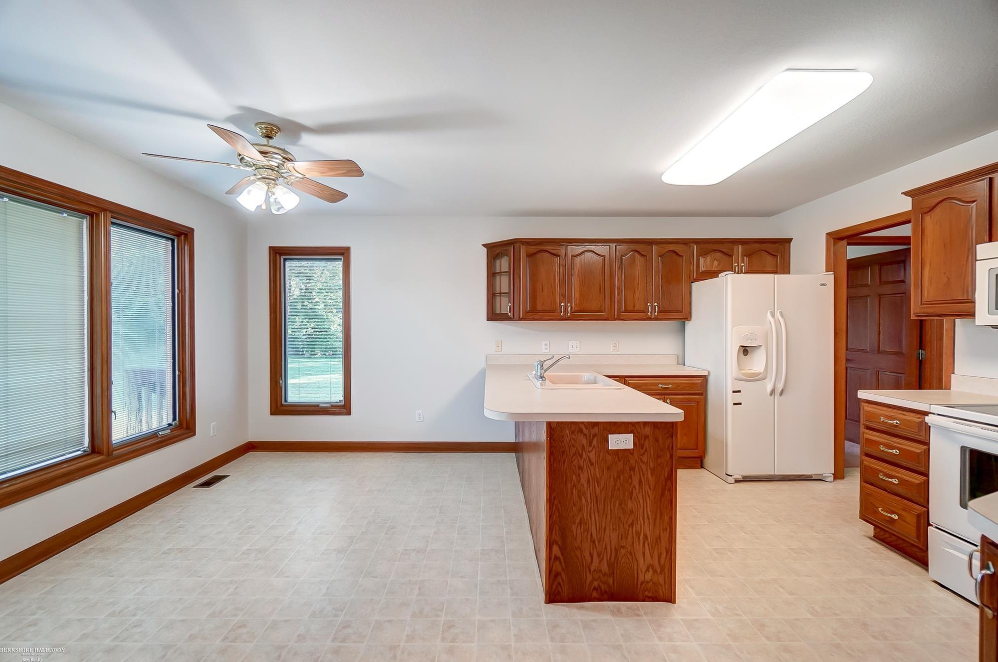 3371 Vivian Road Monroe, MI 48162 - Photo 14 of 57 50119208-13.JPG