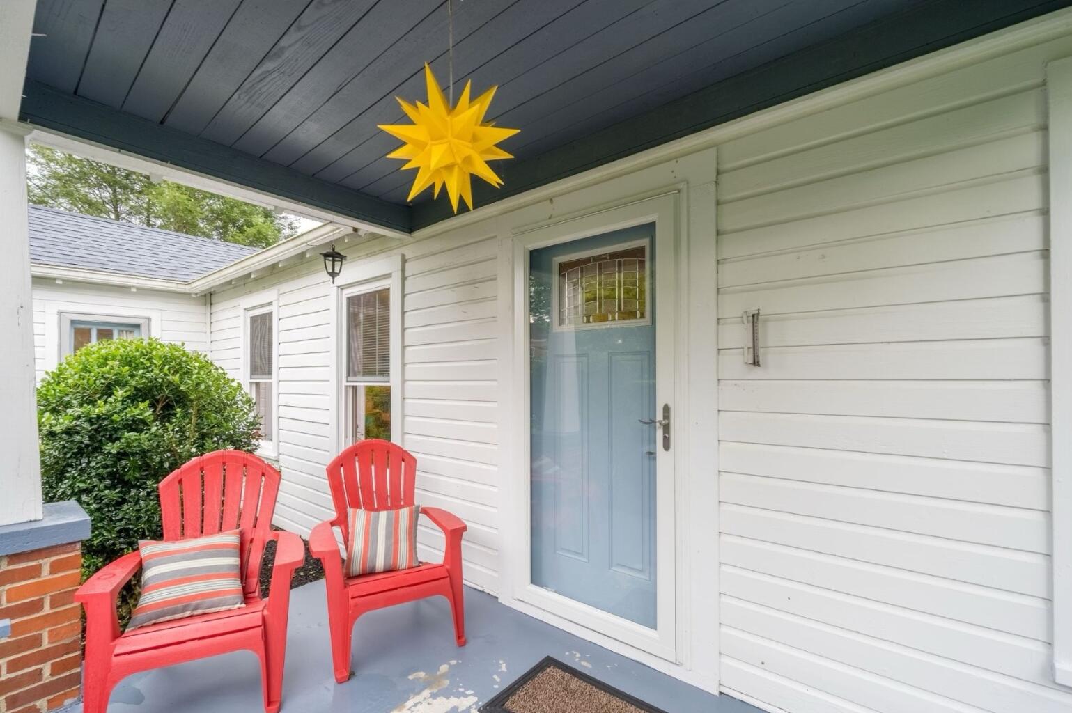 111 Jim Deal Road Elizabethton, TN 37643 - Photo 1 of 1 AUGUST 2022 SOCIAL CONTENT (1539 × 1024