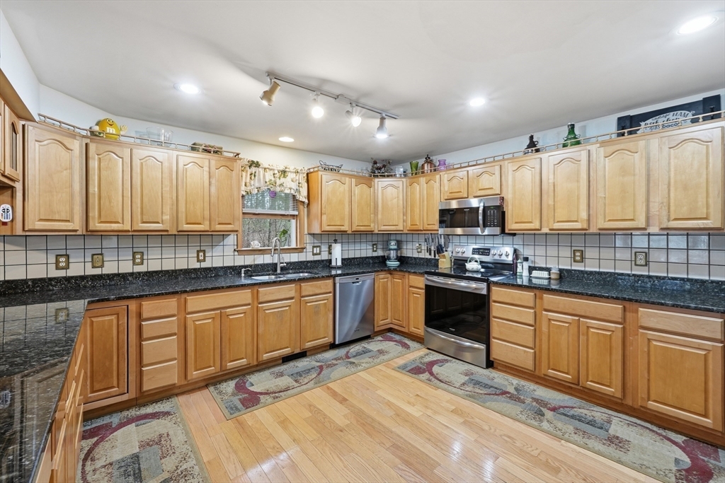 37 Thompson Pond Road Spencer, MA 01562 - Photo 10 of 41