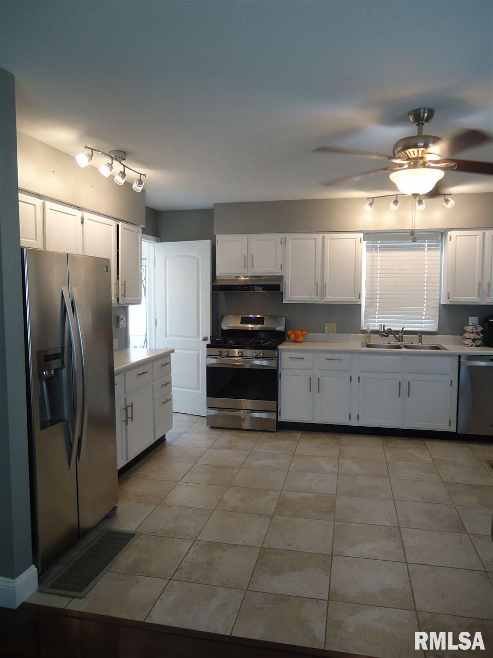 312 East Springfield Street Virginia, IL 62691 - Photo 2 of 17