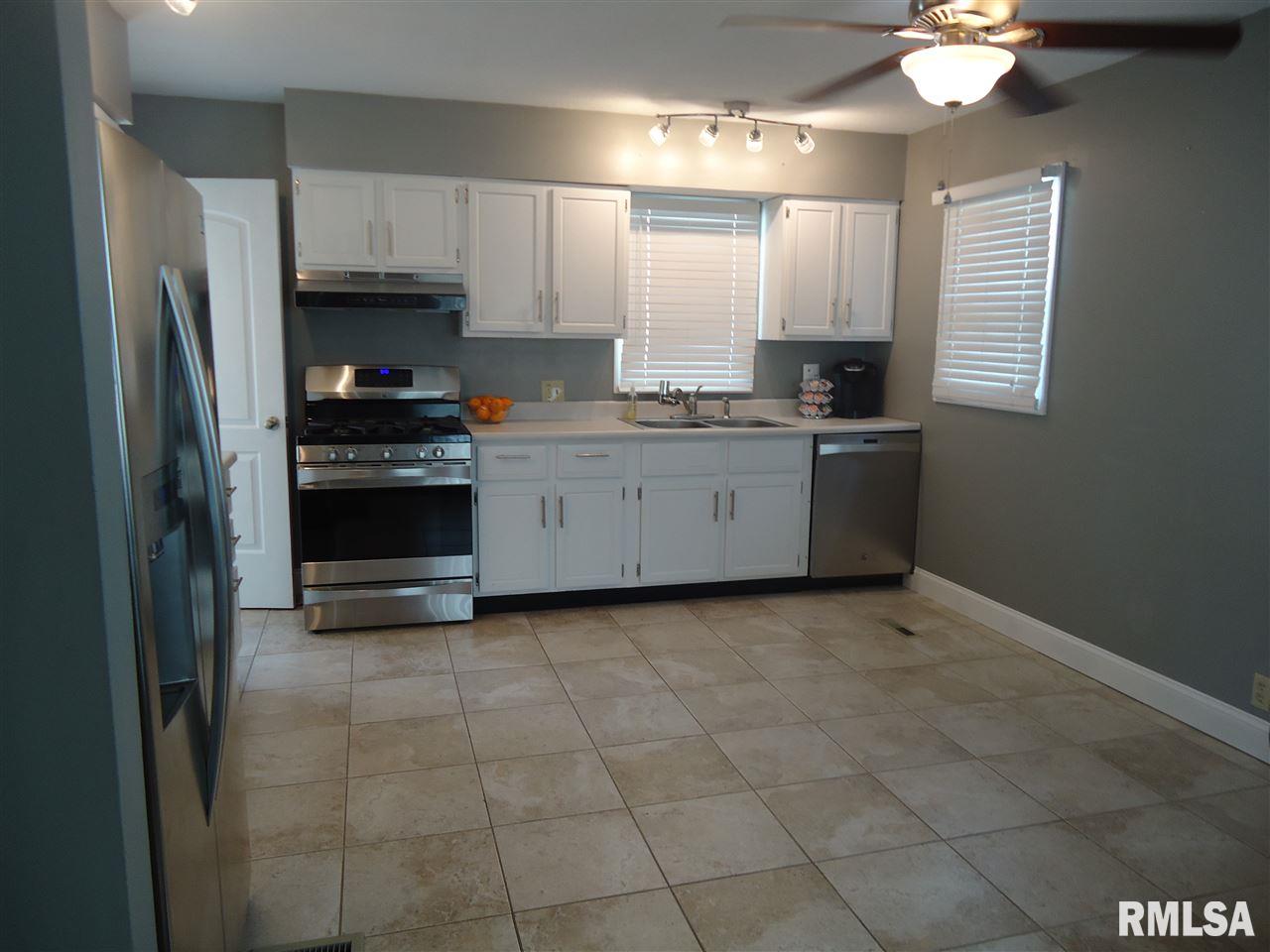 312 East Springfield Street Virginia, IL 62691 - Photo 5 of 17