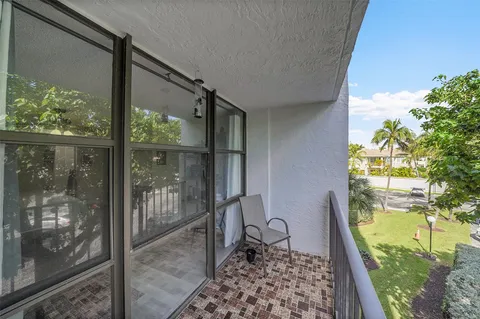 $204,000 | 1000 Parkview Drive, Unit 306, Hallandale Beach, FL 33009