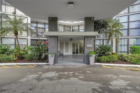 $204,000 | 1000 Parkview Drive, Unit 306, Hallandale Beach, FL 33009