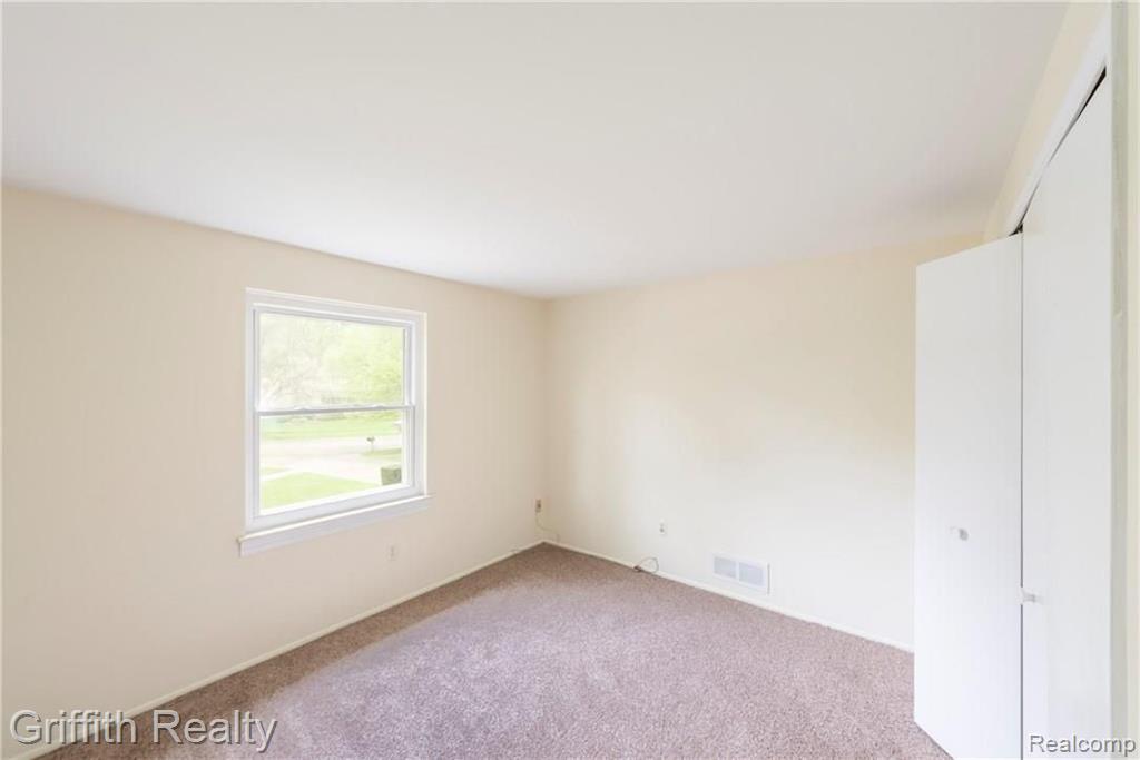 14161 Riverside Street Livonia, MI 48154 - Photo 19 of 34