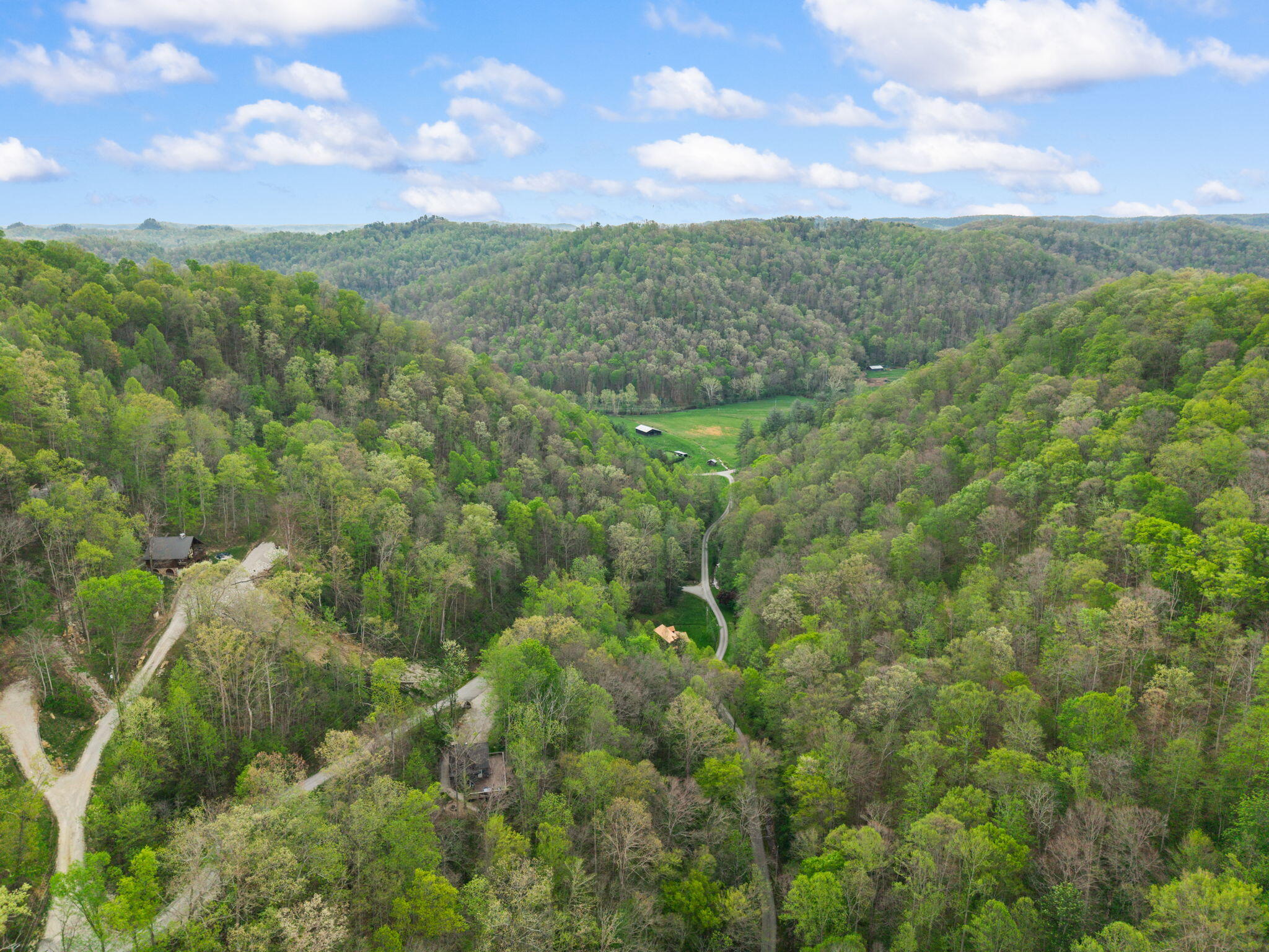 175 Bootleg Ridge Stanton, KY 40380 - Photo 18 of 57 18-web-or-mls-DJI_20260416144206_0048_D