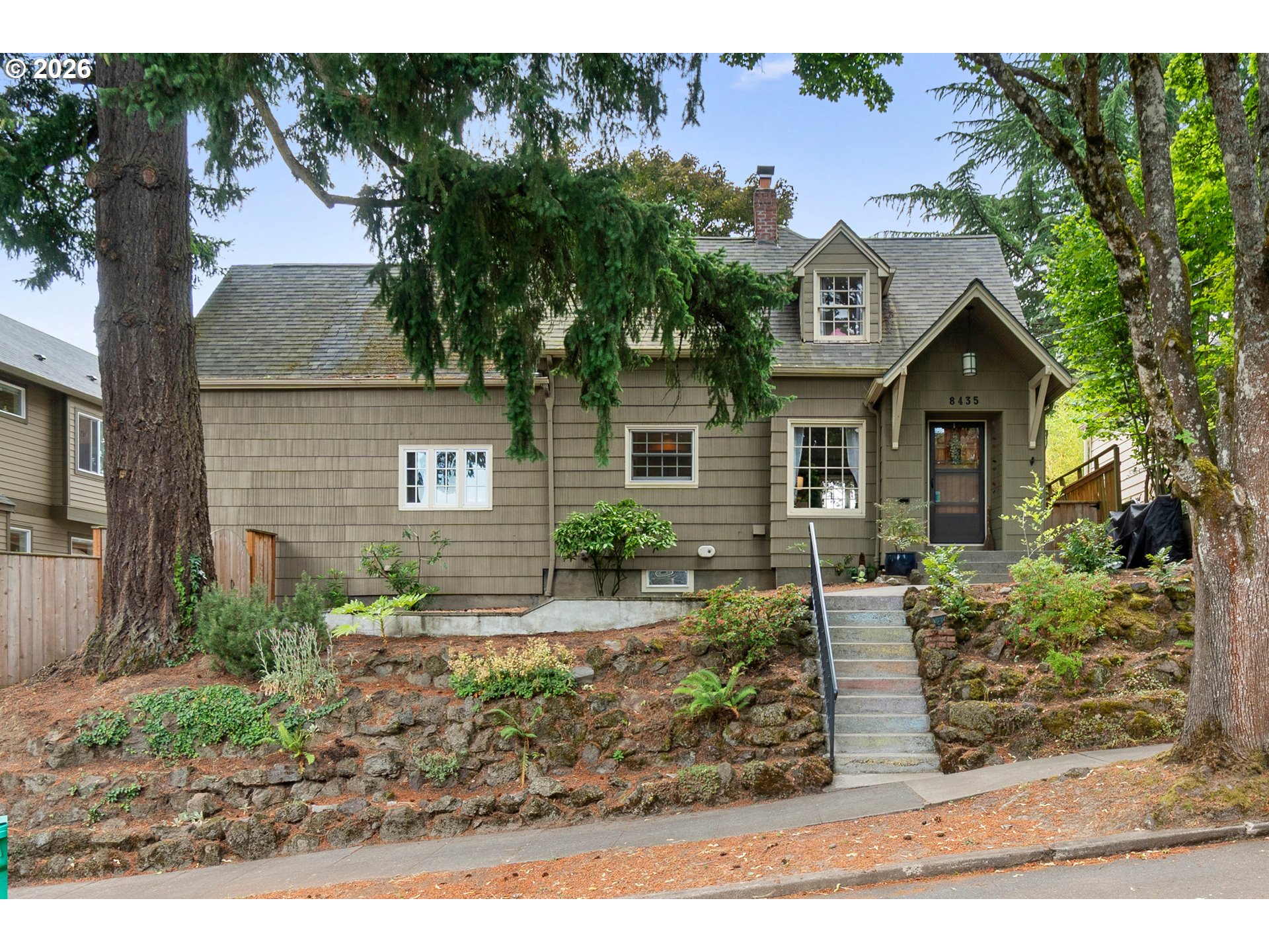 8435 Southwest 11th Avenue Portland, OR 97219 - Photo 3 of 47