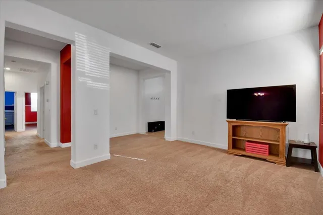 a view of empty room with window