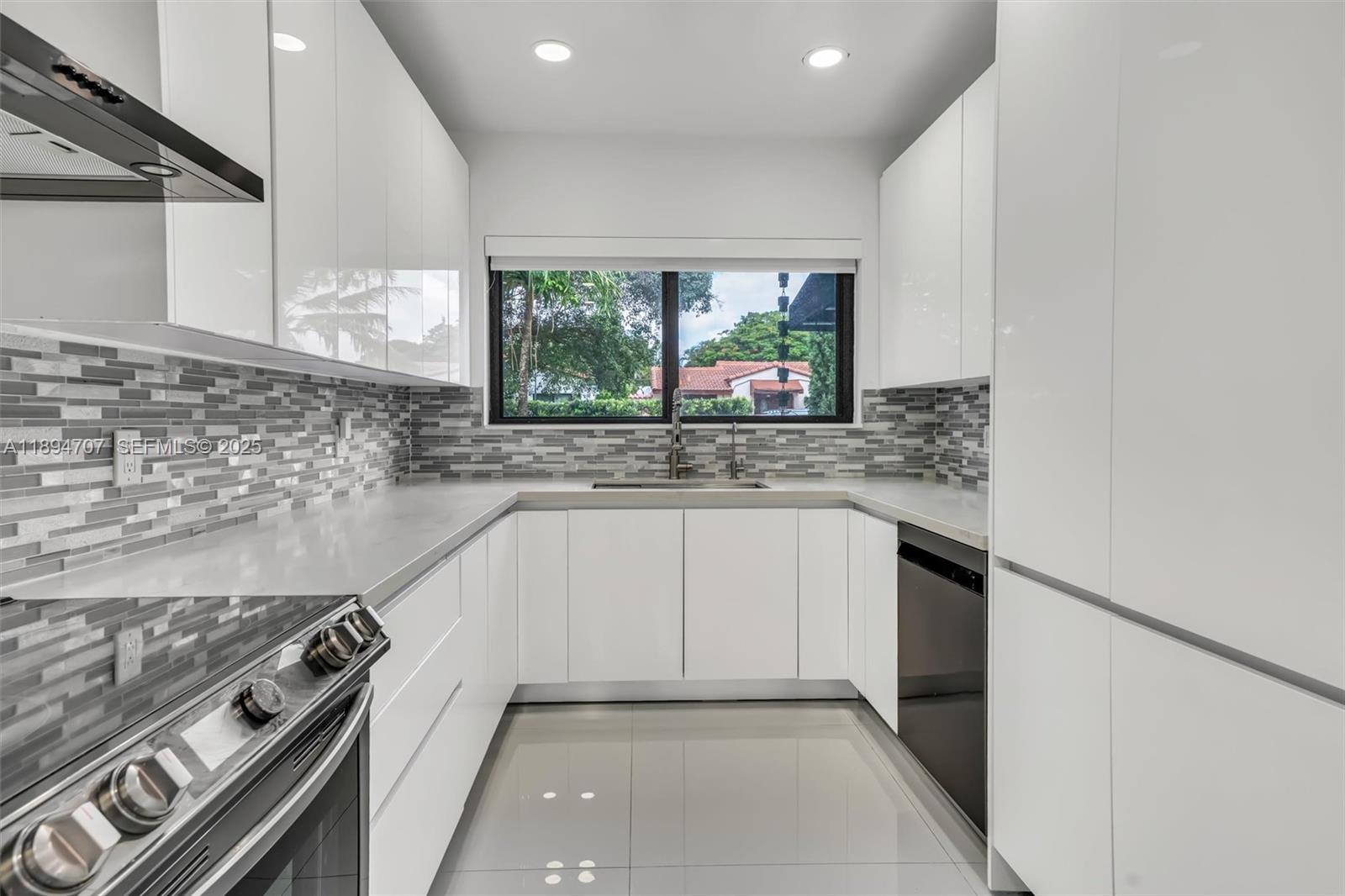 2484 Southwest 25th Street Miami, FL 33133 - Photo 25 of 53