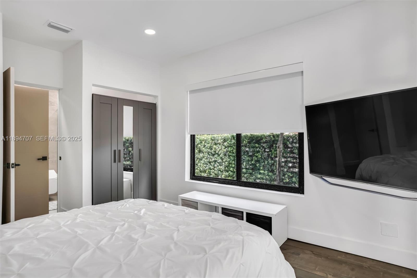 2484 Southwest 25th Street Miami, FL 33133 - Photo 42 of 53