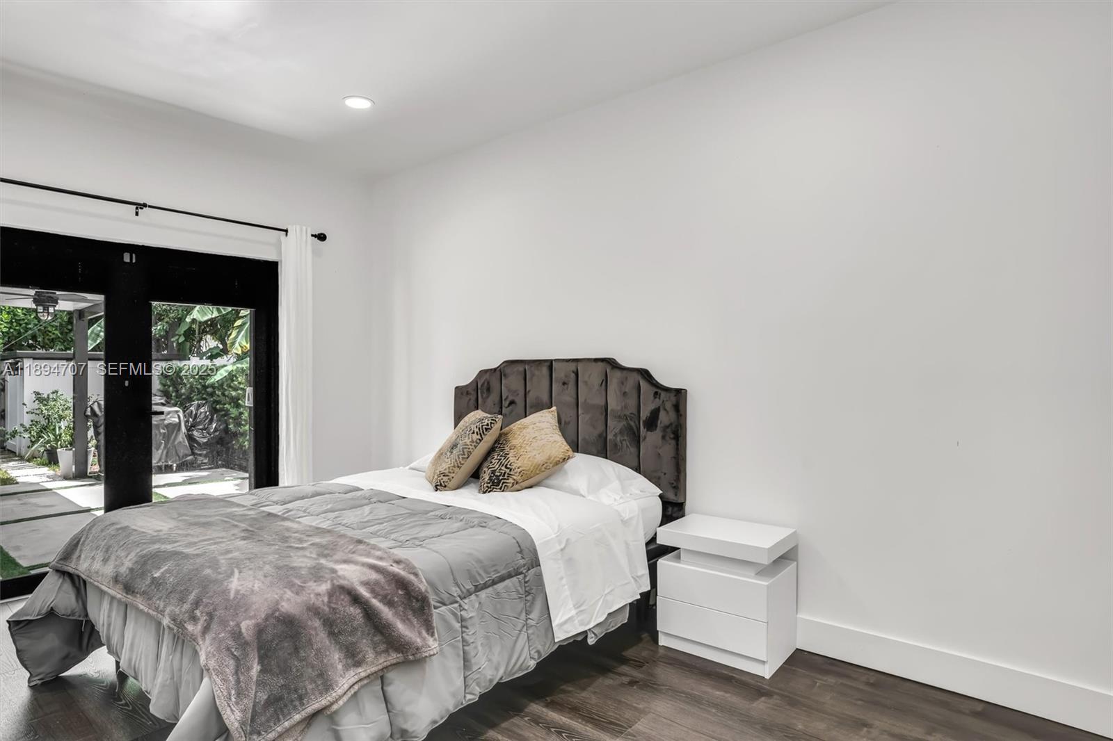 2484 Southwest 25th Street Miami, FL 33133 - Photo 44 of 53