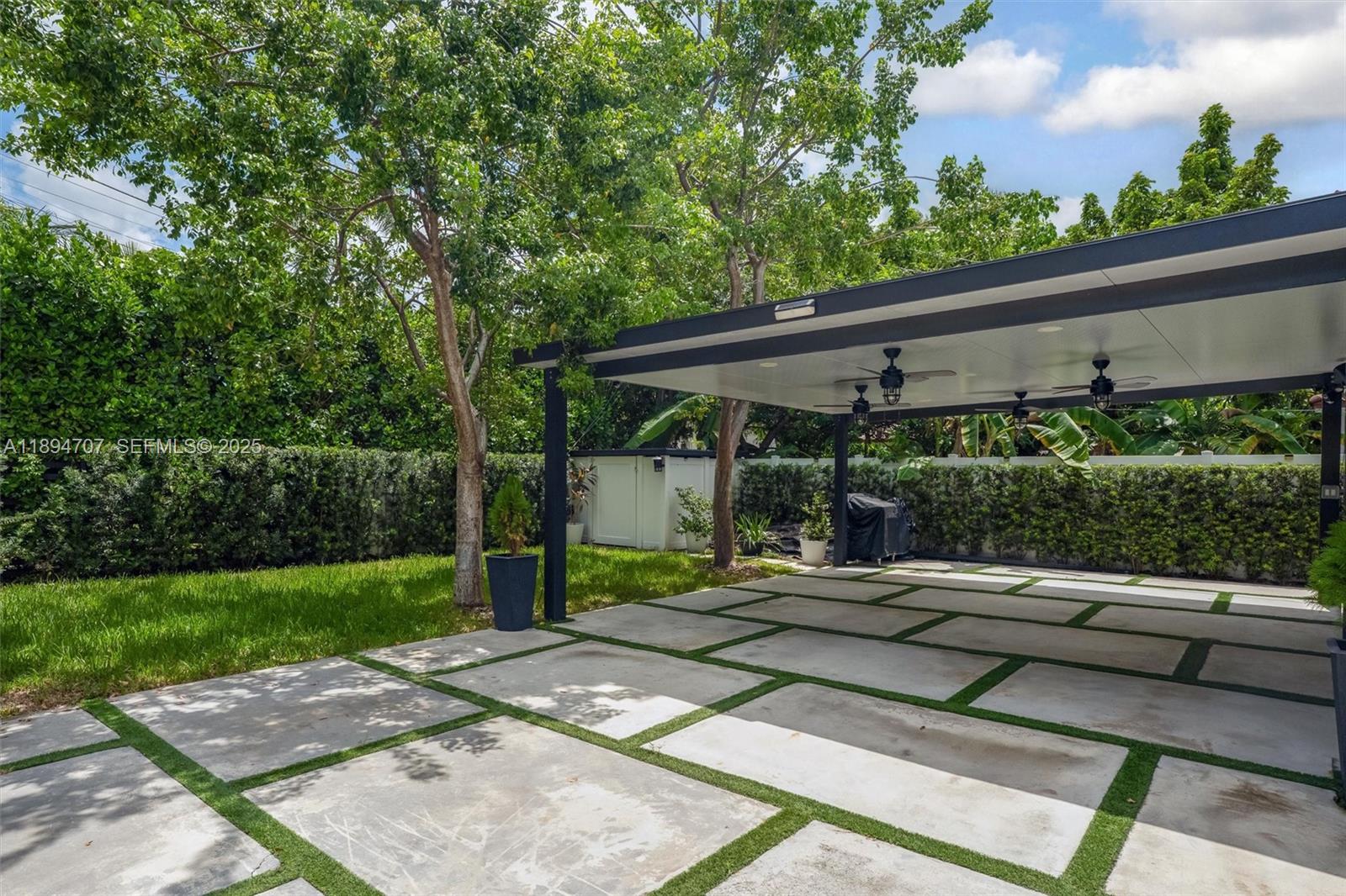 2484 Southwest 25th Street Miami, FL 33133 - Photo 7 of 53