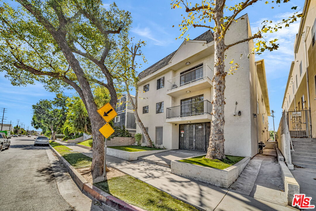 7453 Haskell Avenue, Unit 7 Van Nuys, CA 91406 - Photo 14 of 14