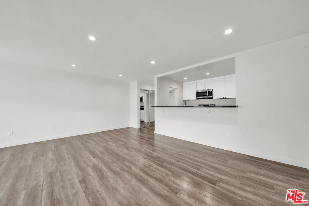 7453 Haskell Avenue, Unit 7 Van Nuys, CA 91406 - Photo 6 of 14