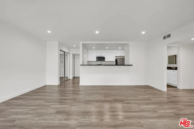 $1,999 | 7453 Haskell Avenue, Unit 7, Van Nuys, CA 91406