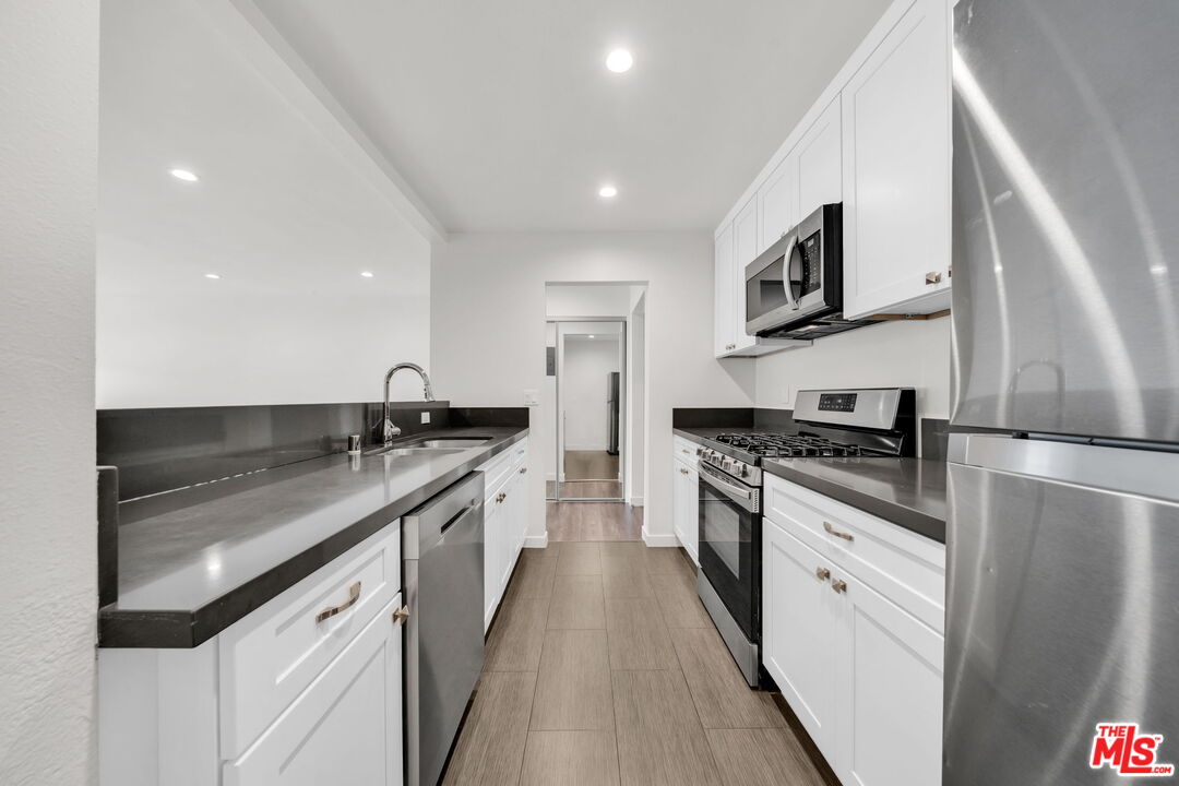 7453 Haskell Avenue, Unit 7 Van Nuys, CA 91406 - Photo 8 of 14