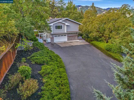 a view of a back yard of the house